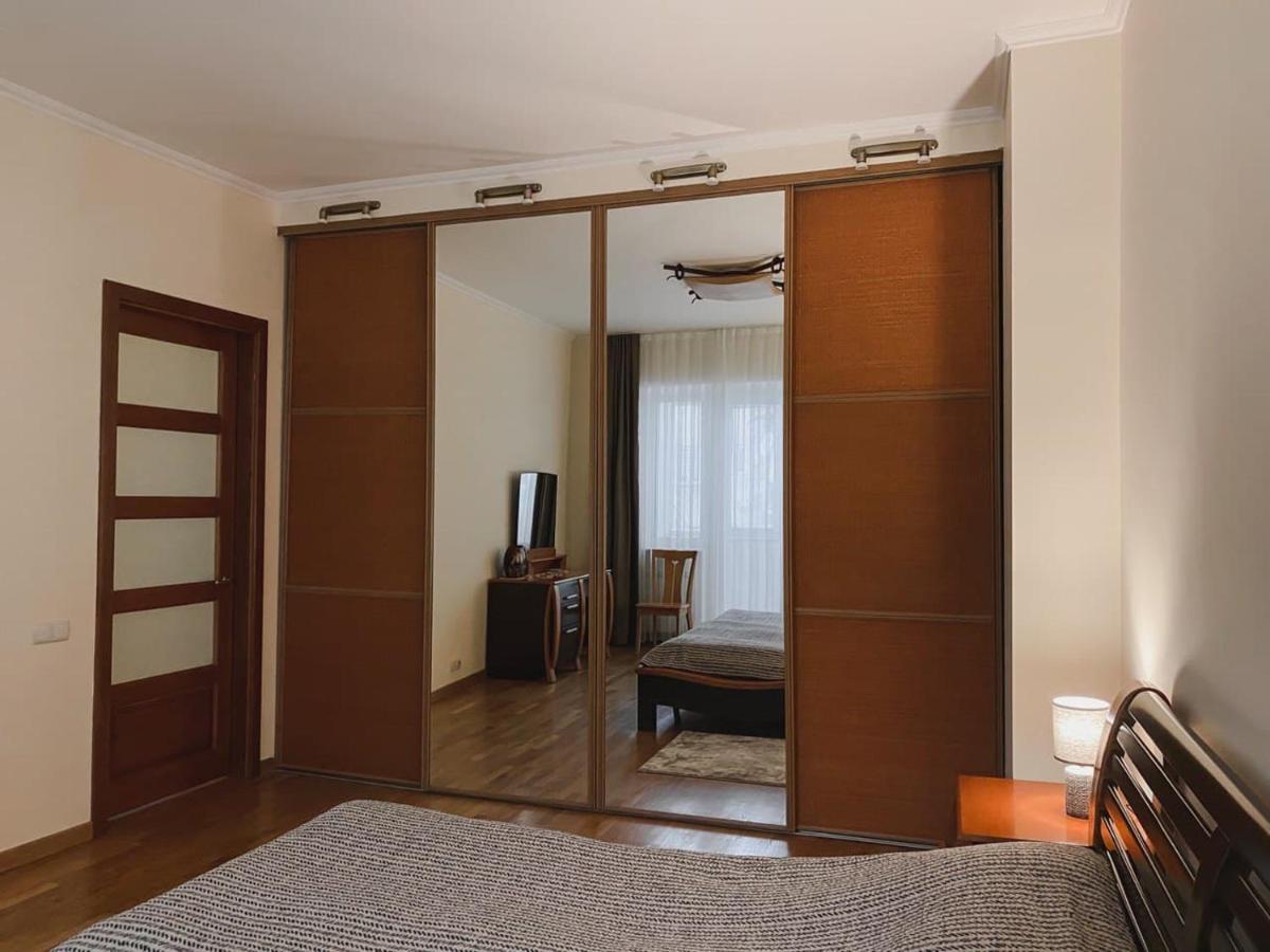 Family Apartment Near The University Czernowitz Exterior foto