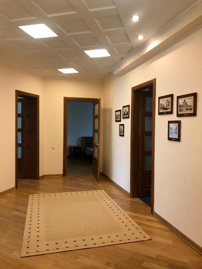 Family Apartment Near The University Czernowitz Exterior foto