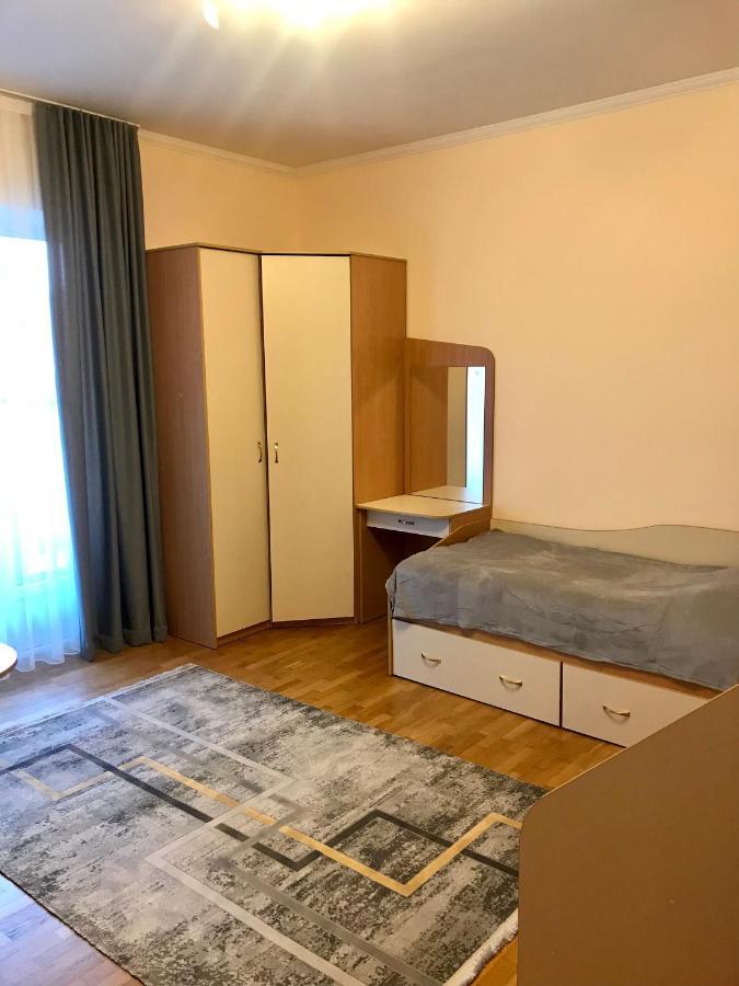 Family Apartment Near The University Czernowitz Exterior foto
