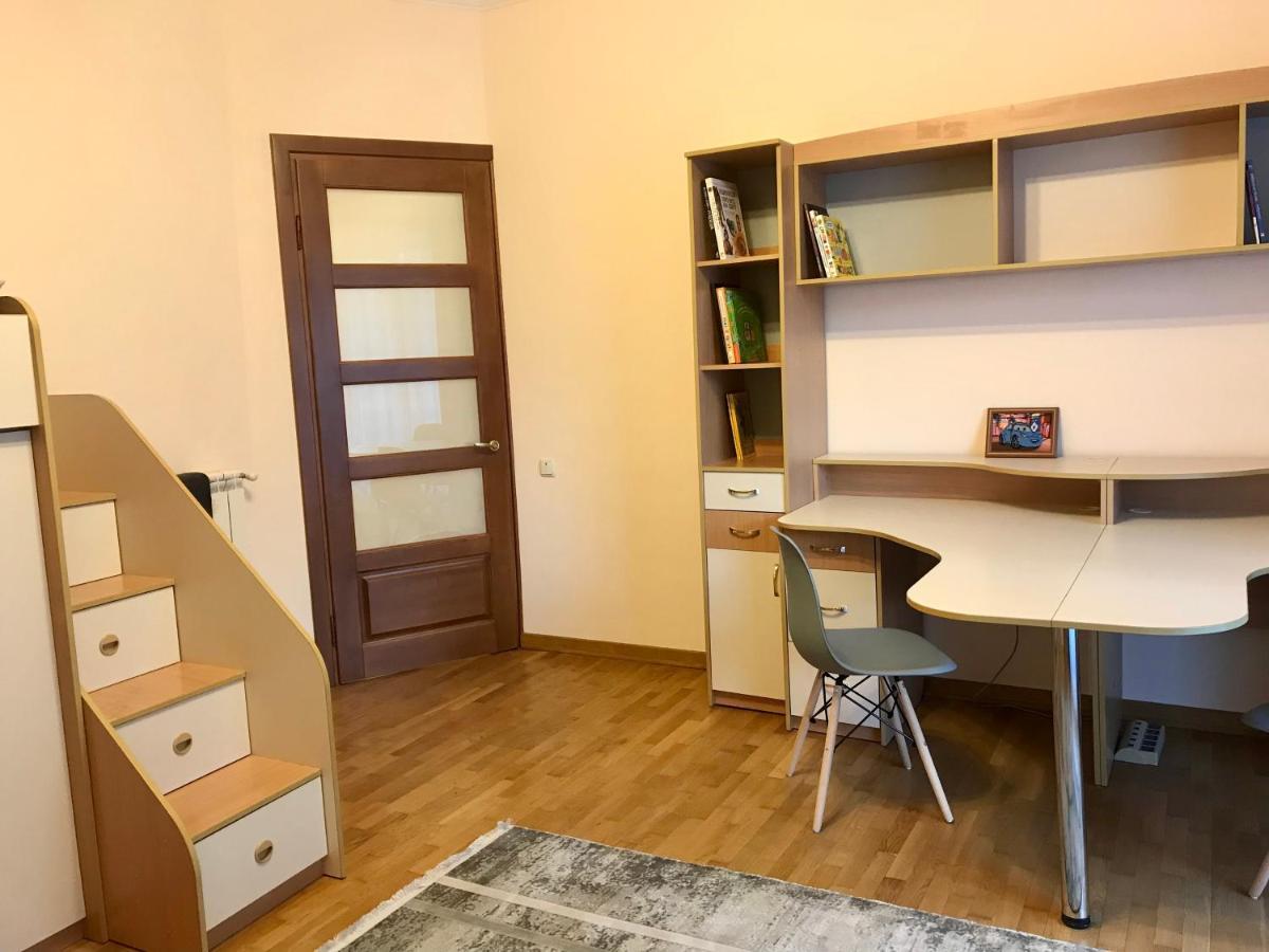 Family Apartment Near The University Czernowitz Exterior foto