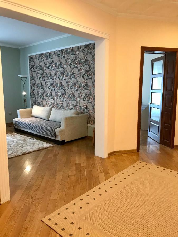 Family Apartment Near The University Czernowitz Exterior foto