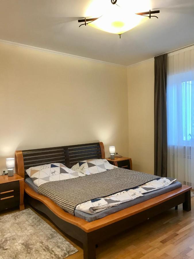 Family Apartment Near The University Czernowitz Exterior foto